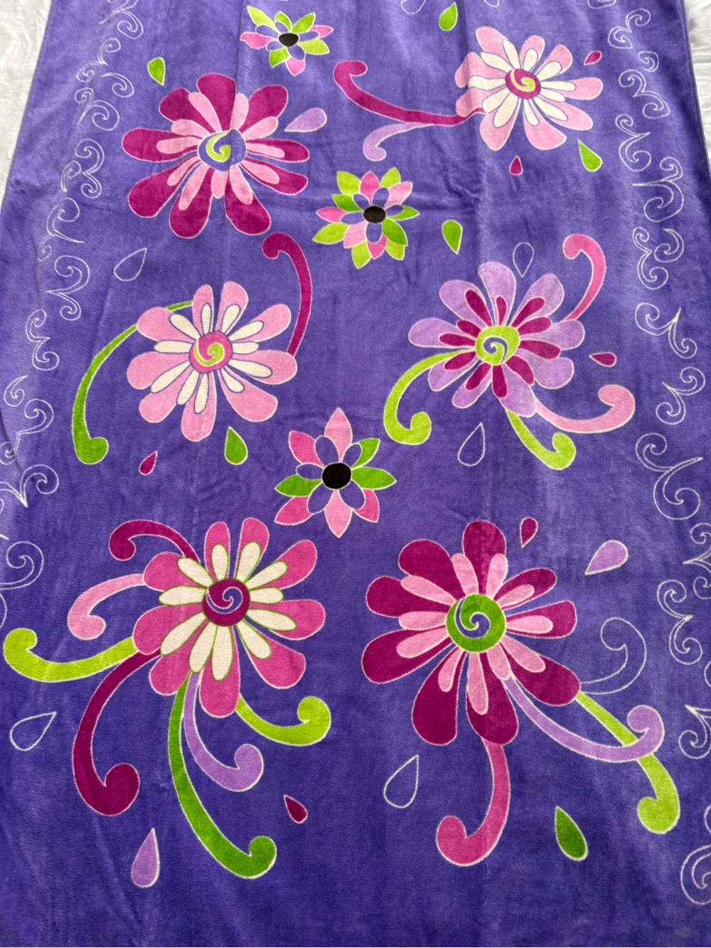 NWT Vera Bradley Purple Punch Beach Towel Retired Pattern Rare! 33” X 66” - Picture 2 of 4